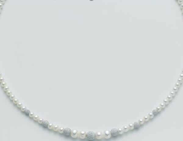 Collana Miluna con perle e sfere in oro diamantate PCL2041B