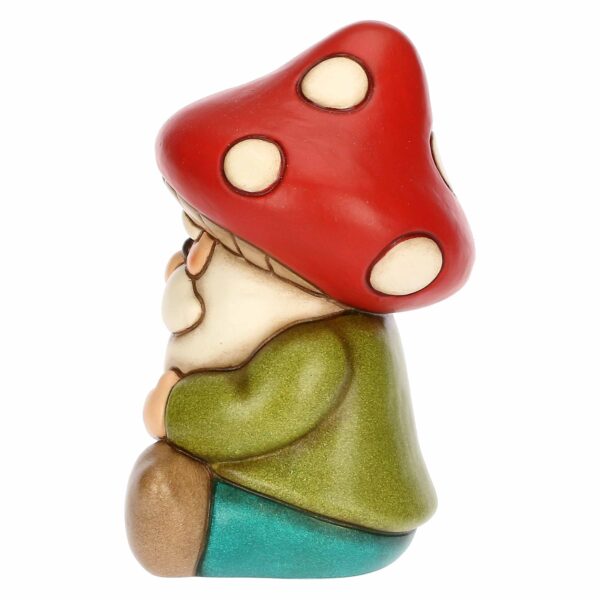 Gnomo Oliver con cappello a forma di fungo in ceramica Inverno Incantato Thun F3415H90